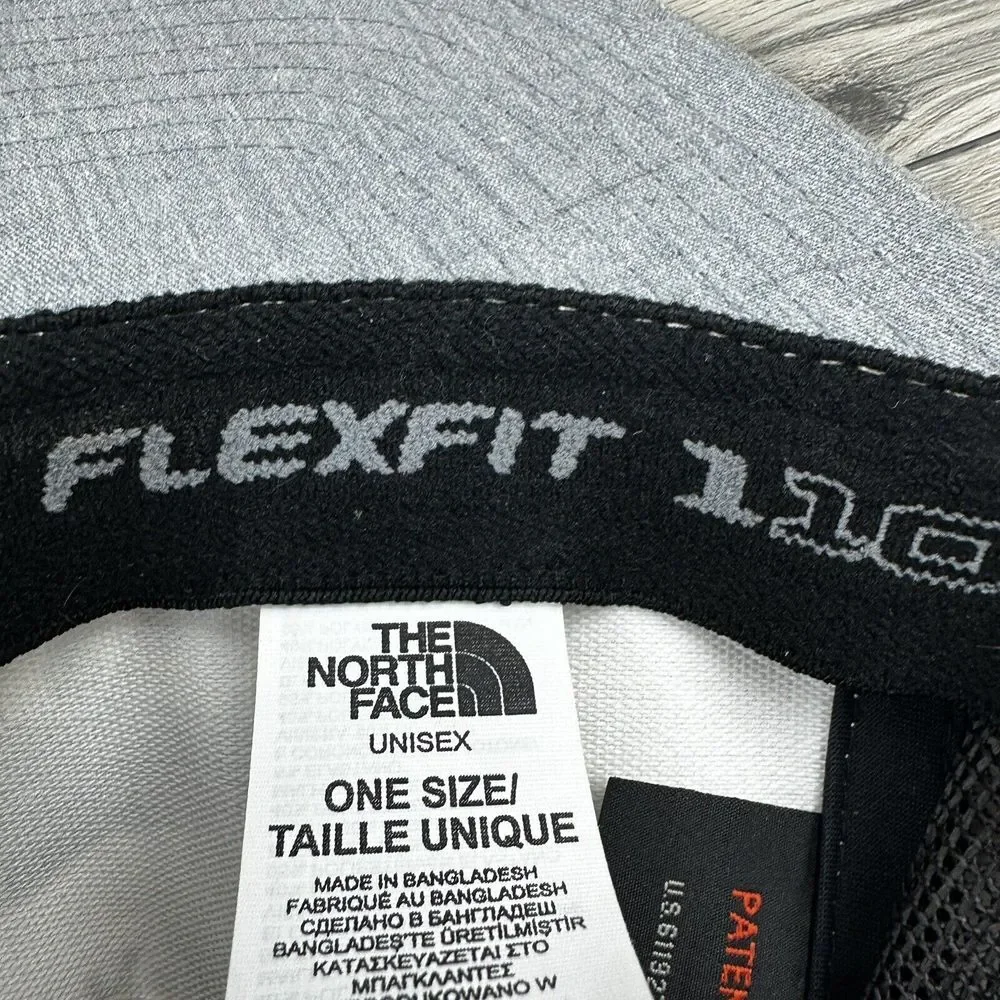 The North Face Snapback Hat Unisex One Size White Gray Mesh Back‎ Cotton
